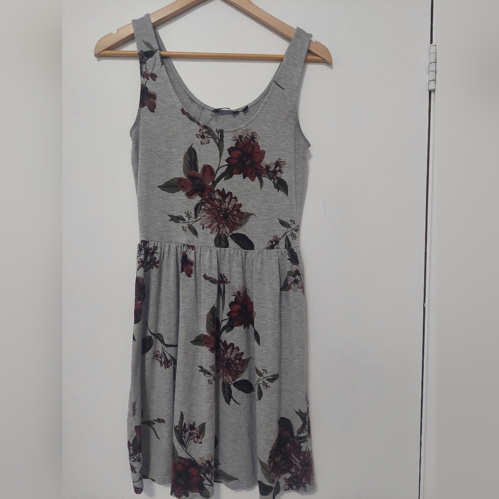 Reitmans Gray Floral Print Top
